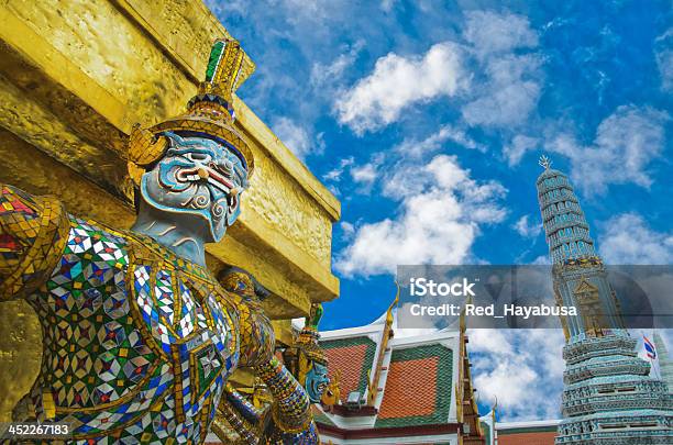 Giant Opiekuna W Grand Palace Bangkok Tajlandia - zdjęcia stockowe i więcej obrazów Azja - Azja, Azjaci, Bangkok