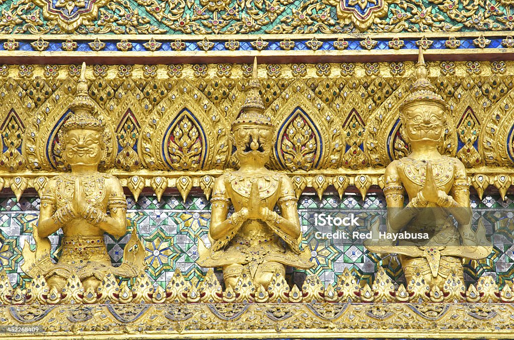Golden garuda di Wat phra kaew - Foto stock royalty-free di Architettura
