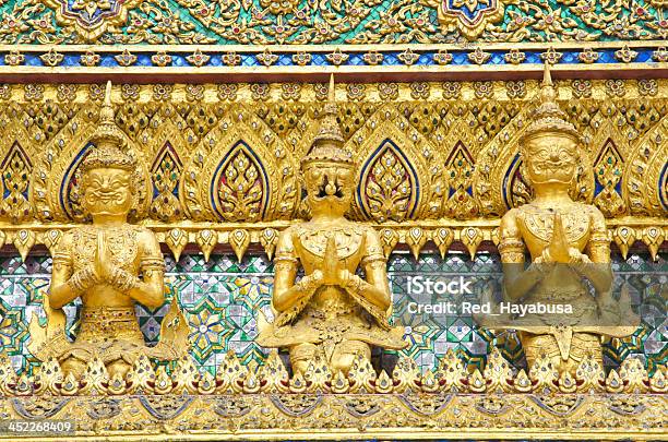 Golden Da Garuda Em Wat Phra Kaew - Fotografias de stock e mais imagens de Abstrato - Abstrato, Arquitetura, Banguecoque