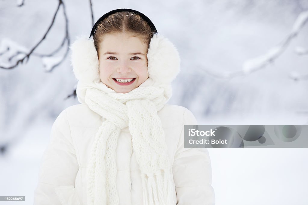 Invierno Retrato De Niña Sonriente Orejeras Para Uso Foto de stock