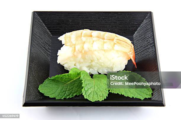 Sushi Fabricados De Camarón De Carne Foto de stock y más banco de imágenes de Alga - Alga, Alimento, Carne