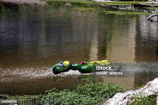 Canoa - Fotografie stock e altre immagini di Acqua - Acqua, Ambientazione esterna, Ambiente