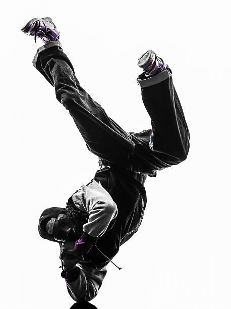 hip hop acrobatic break tancerz tańczyć breakdance młody człowiek stoi na rękach - breakdancing zdjęcia i obrazy z banku zdjęć