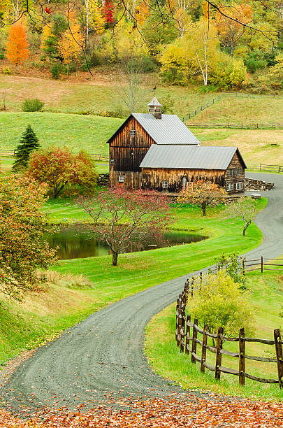 istock Barn and Autumn Colours 452367981