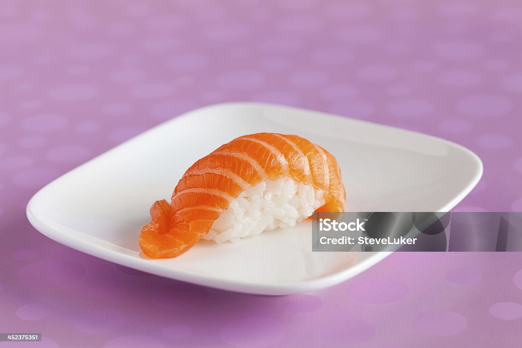 Łosoś Sushi - Zbiór zdjęć royalty-free (Azjaci)