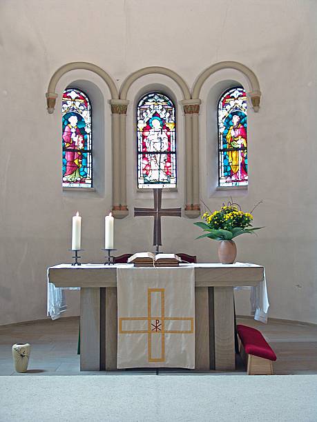 autel de l'église christ - altar photos et images de collection