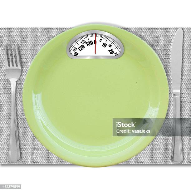 Conceito De Dieta Placa Com Escalas - Fotografias de stock e mais imagens de Adulto - Adulto, Alimentação Não-saudável, Baixo