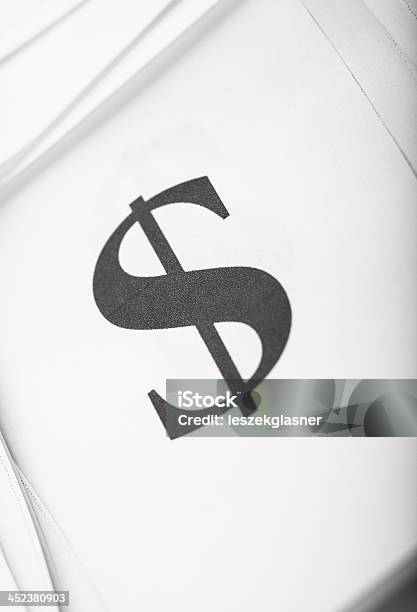 Nahaufnahme Zu Dollarsymbol Auf Blatt Papier Hintergrund Stockfoto und mehr Bilder von Alphabet