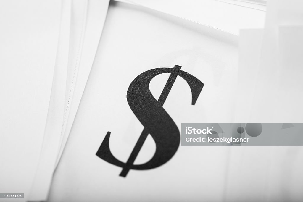 Primer plano demasiado dólar en papel, plano - Foto de stock de Artículo libre de derechos
