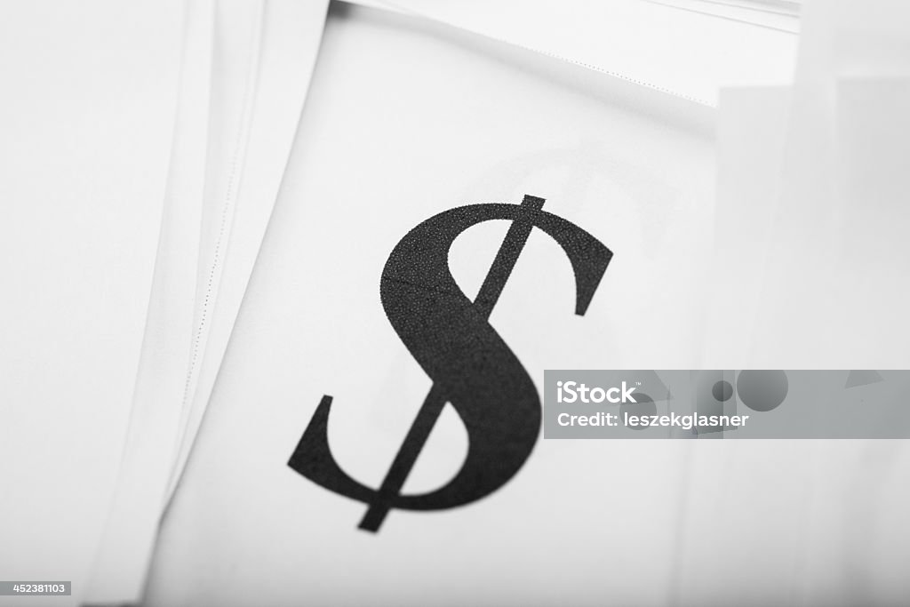 Primo piano troppo Simbolo del dollaro su carta, sfondo - Foto stock royalty-free di Affari