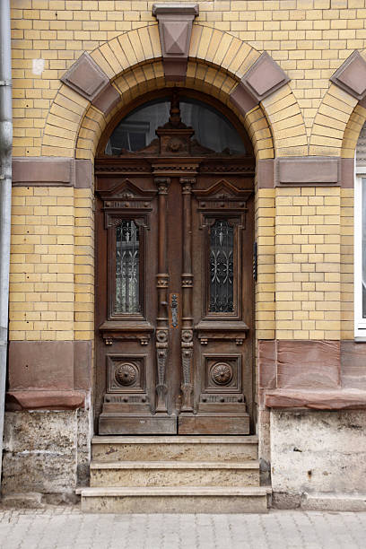 vecchio porta a mulhouse - mühlhausen foto e immagini stock