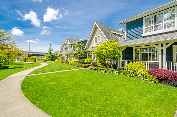 A beautiful view of a nice neighborhood