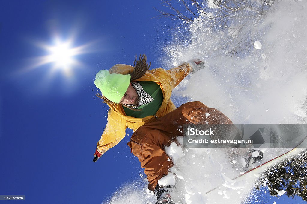 Atleta de snowboard Saltar contra o céu azul - Royalty-free Adolescente Foto de stock