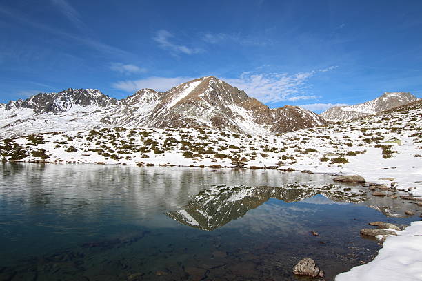 primeiro neve no outono, panorama hirschebensee, tirol, áustria - european alps tirol rhododendron nature - fotografias e filmes do acervo