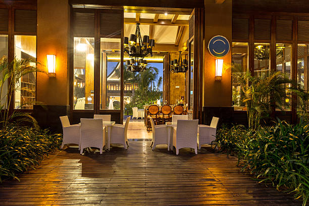 istock exterior of luxury restaurant 452478389