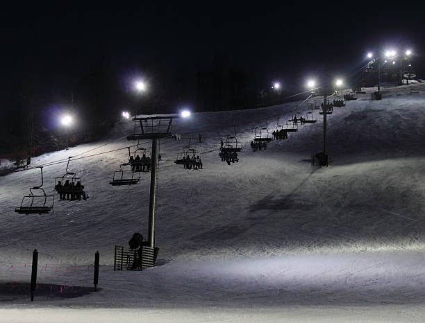 winter ski slope di notte - ski lift nobody outdoors horizontal foto e immagini stock