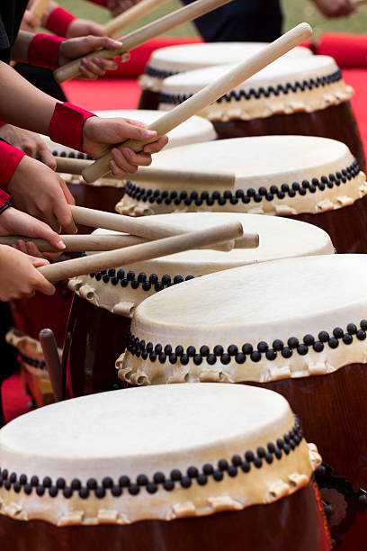 tambores taiko - taiko drum fotografías e imágenes de stock