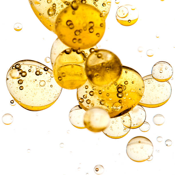 Liquid-gold "bubbles auf weißem Hintergrund – Foto