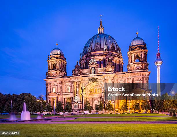 Photo libre de droit de Cathédrale De Berlin banque d'images et plus d'images libres de droit de Allemagne - Allemagne, Architecture, Aube