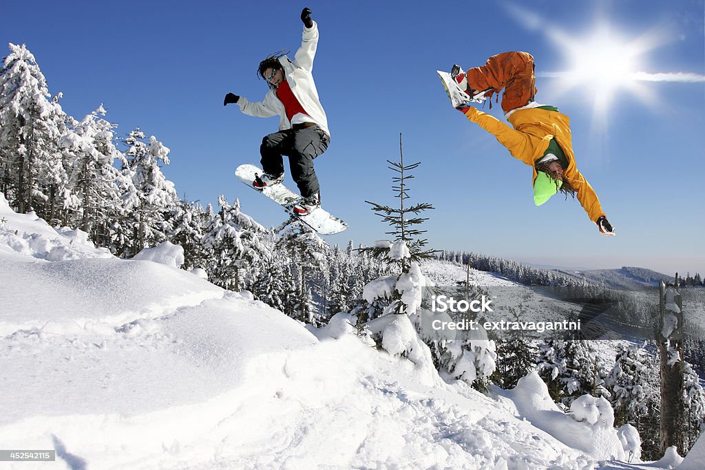 Atleta de snowboard Saltar contra o céu azul - Royalty-free Colorado Foto de stock