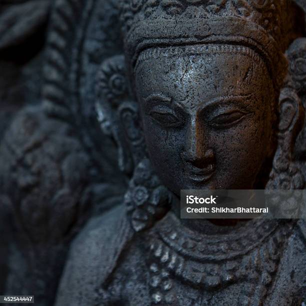 Nahaufnahme Eine Buddhastatue Die In Swayambhunath Stockfoto und mehr Bilder von Buddha