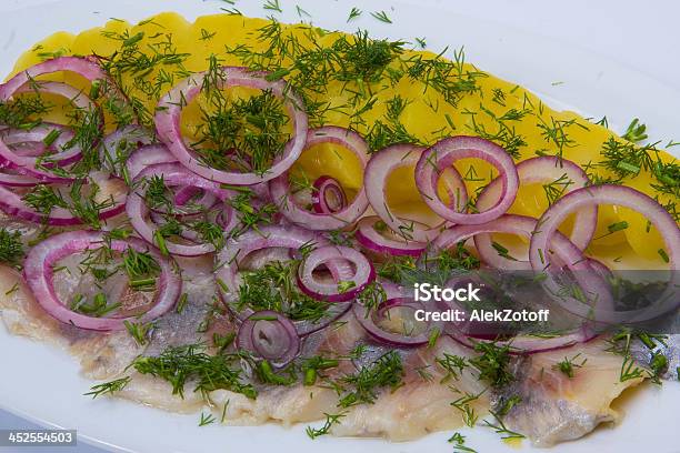 Pescados Y Mariscos En Blanco Foto de stock y más banco de imágenes de Camarón - Marisco - Camarón - Marisco, Crudo, Curar comida