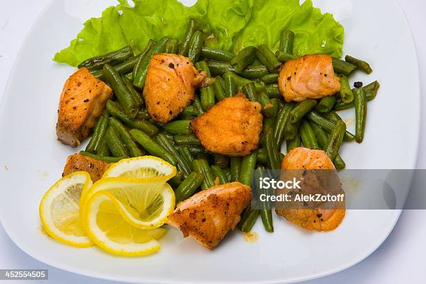 Pescados Y Mariscos En Blanco Foto de stock y más banco de imágenes de Camarón - Marisco - Camarón - Marisco, Crudo, Curar comida