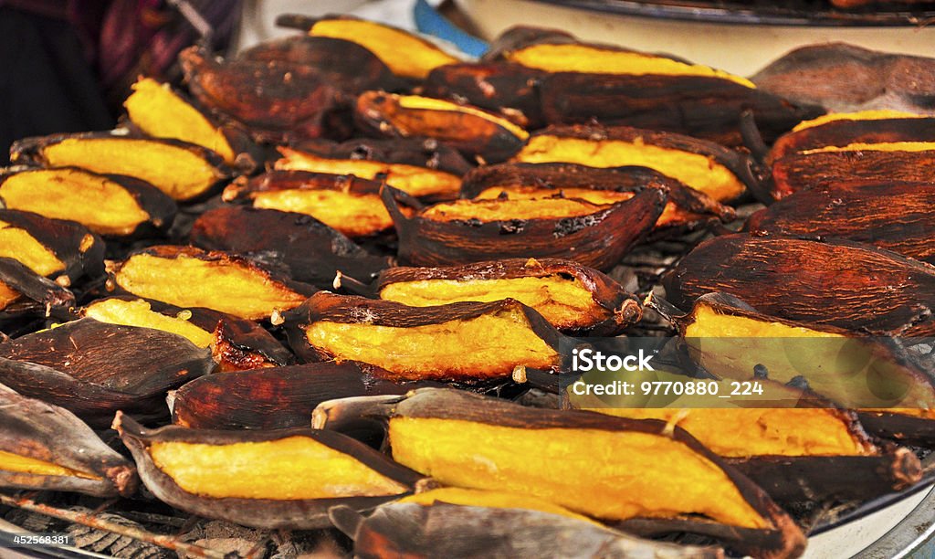 Banana grelhado (Thai "s dessert) em Ayutthaya, Tailândia" - Foto de stock de Alimentação Não-saudável royalty-free