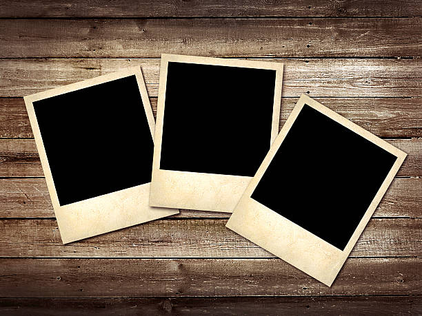istock Polaroid-style photo on a linen background 452577749