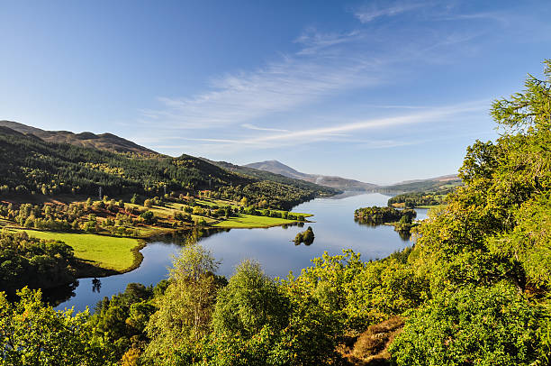 queen's view em loch tummel-escócia, reino unido - loch - fotografias e filmes do acervo