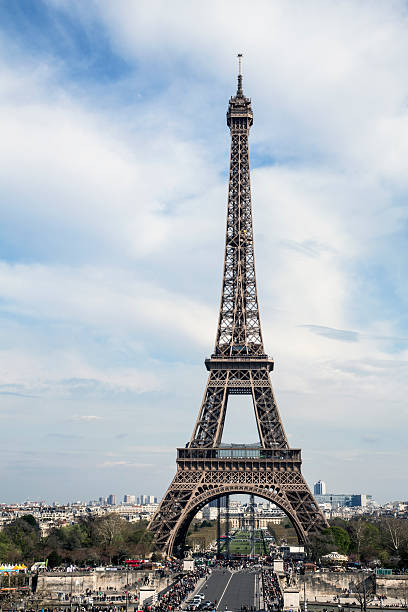 эйфелева башня - eiffel tower paris france famous place france стоковые фото и изображения