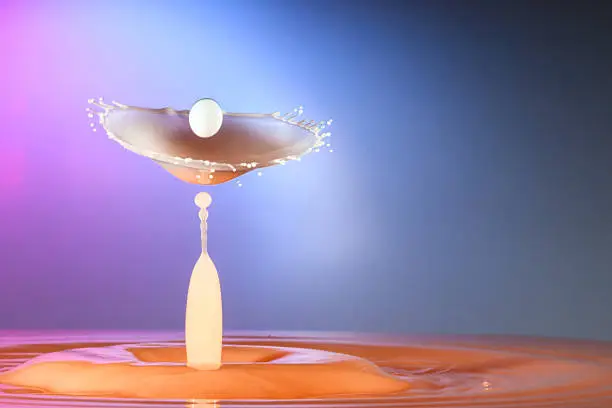 Two drops of splashing on each other and make a mushroom