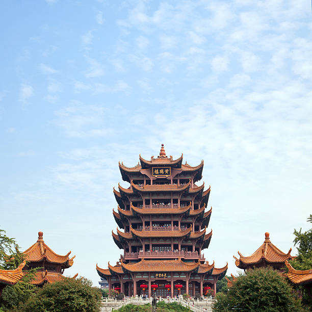 la tour de la grue jaune wuhan, en chine - hubei province photos et images de collection