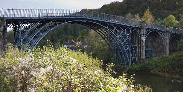 The world’s first iron bridge was erected over the River Severn in 1779. Britain’s best-known industrial monument it was cast by Abraham Darby III in his Coalbrookdale foundry, using 378 tons of iron.