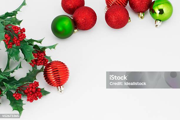 Bolas De Navidad Foto de stock y más banco de imágenes de Acebo - Acebo, Adorno de navidad, Año nuevo