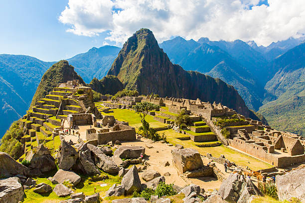 misteriosas city-machu picchu, perú, américa del sur. - machu picchu fotografías e imágenes de stock