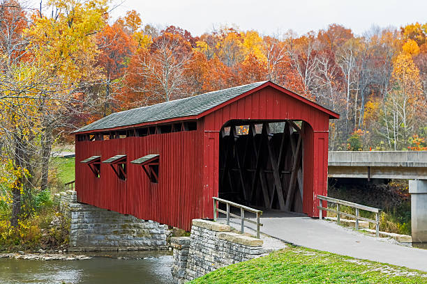 Cataract Covered Bridge and Fall Foliage Indiana's Cataract Covered Bridge is photographed with brilliant fall foliage. indiana covered bridge stock pictures, royalty-free photos & images