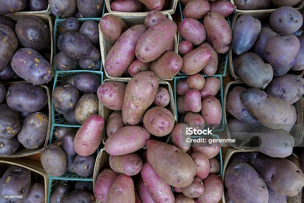 Potatos в Farmers Market - Стоковые фото Без людей роялти-фри