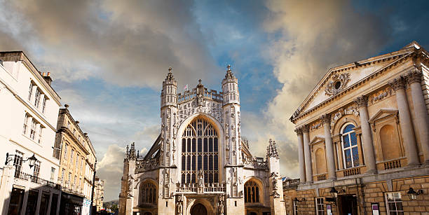 Bath Abbey church and the Roman baths The Abbey Church of Saint Peter and Saint Paul and the Roman baths (on the right) in Bath, Somerset, UK bath england photos stock pictures, royalty-free photos & images