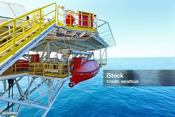 Offshore Plataforma De Perfuração - Fotografias de stock e mais imagens de Gás natural - Gás natural, Mar Adriático, Oleoduto