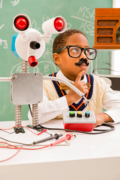 教育: レトロの少年科学ロボットを作ります。 - child back to school mustache african ethnicity ストックフォトと画像