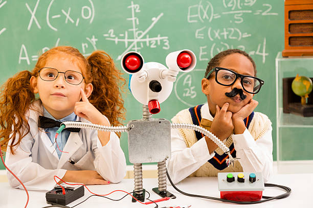éducation: retour du rétro enfants faire robot en science lab. - child back to school mustache african ethnicity photos et images de collection