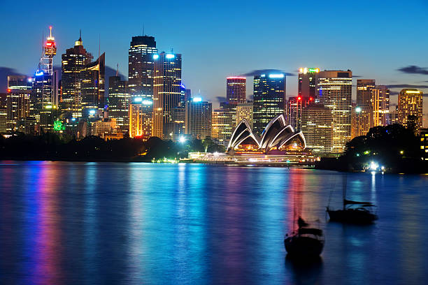 sydney skyline-cremorne point (dämmerung) - sydney opera house sydney harbor sydney australia australia stock-fotos und bilder