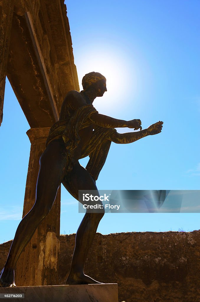 Contraluz de Dios estatua de apolo de Pompeya - Foto de stock de Italia libre de derechos