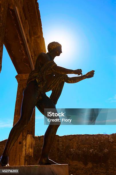 Contraluz De Dios Estatua De Apolo De Pompeya Foto de stock y más banco de imágenes de Italia - Italia, Luz del sol, Mitología