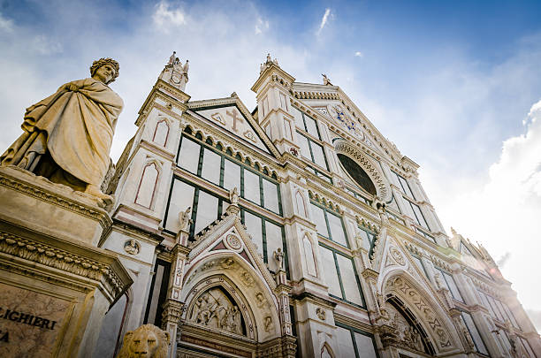 iglesia de la santa cruz y dante alighighieri estatua en florencia - sun sunlight italy florence italy fotografías e imágenes de stock