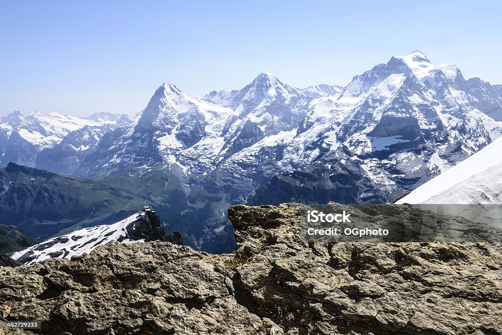 雪で覆われた山々、スイスアルプスの - アイガーのロイヤリティフリーストックフォト