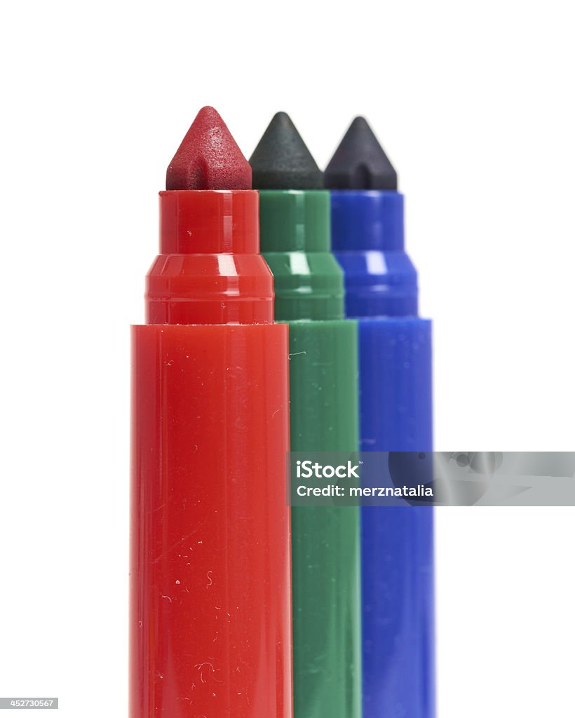 Punta in feltro penne multicolore isolato su sfondo bianco - Foto stock royalty-free di Arti e mestieri