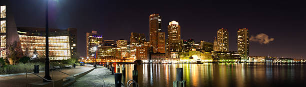 boston skyline w nocy - boston skyline panoramic night zdjęcia i obrazy z banku zdjęć