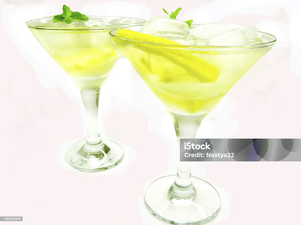 Licor de álcool cocktail com Limão e gelo - Royalty-free Amarelo Foto de stock